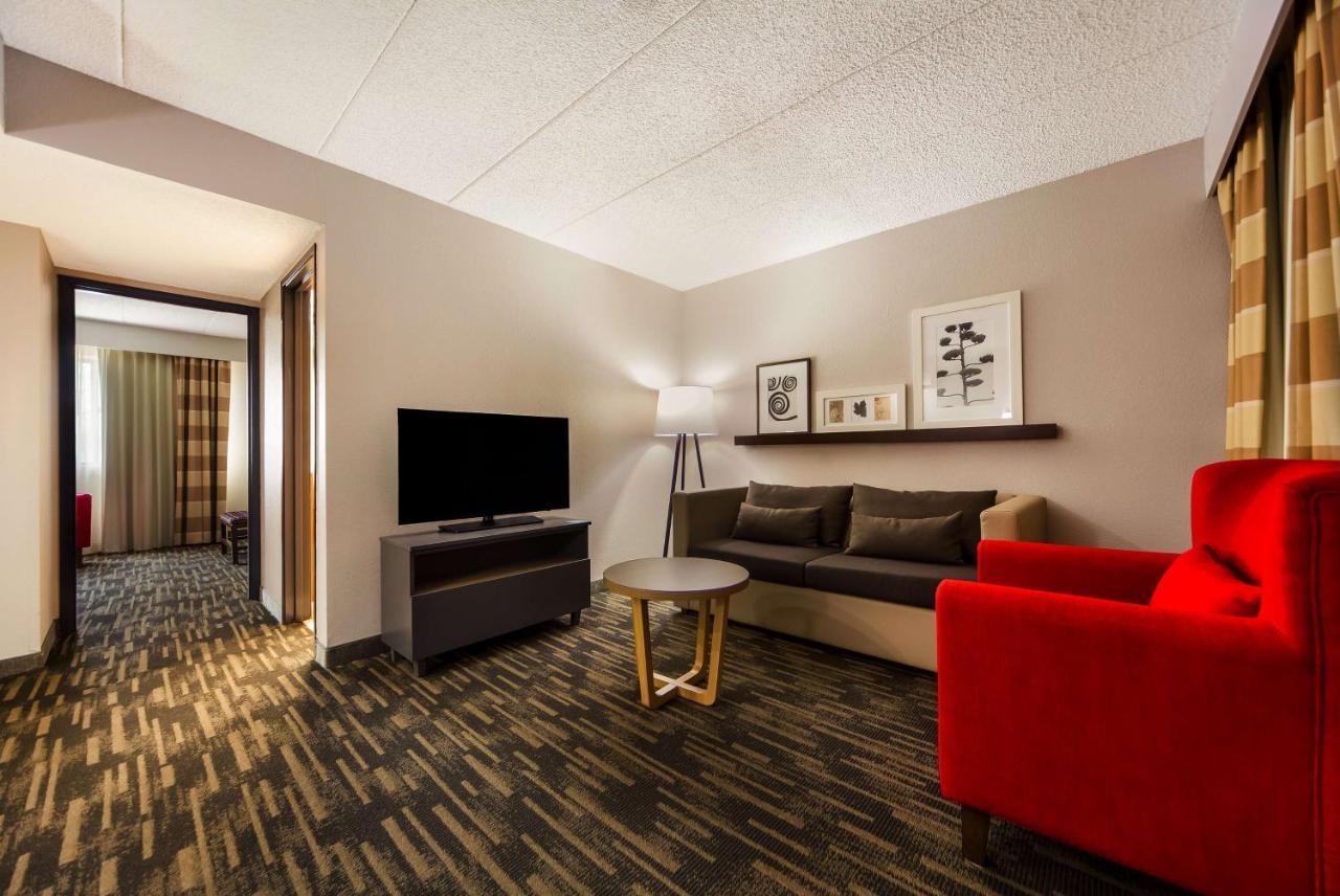 Wingate By Wyndham Lincoln Airport East Hotel Exterior photo